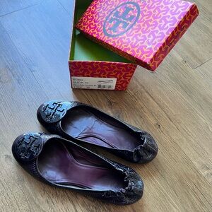 Tory Burch Reva flat size 10 fig/plum color
